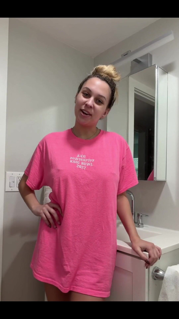 Tiffstreatsxoxo: Another Day, Another Nude Sink Pee!!
