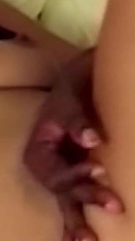 Arrapata miLF nera cavalca un cazzone nero enorme e viene riempita di caldo sperma