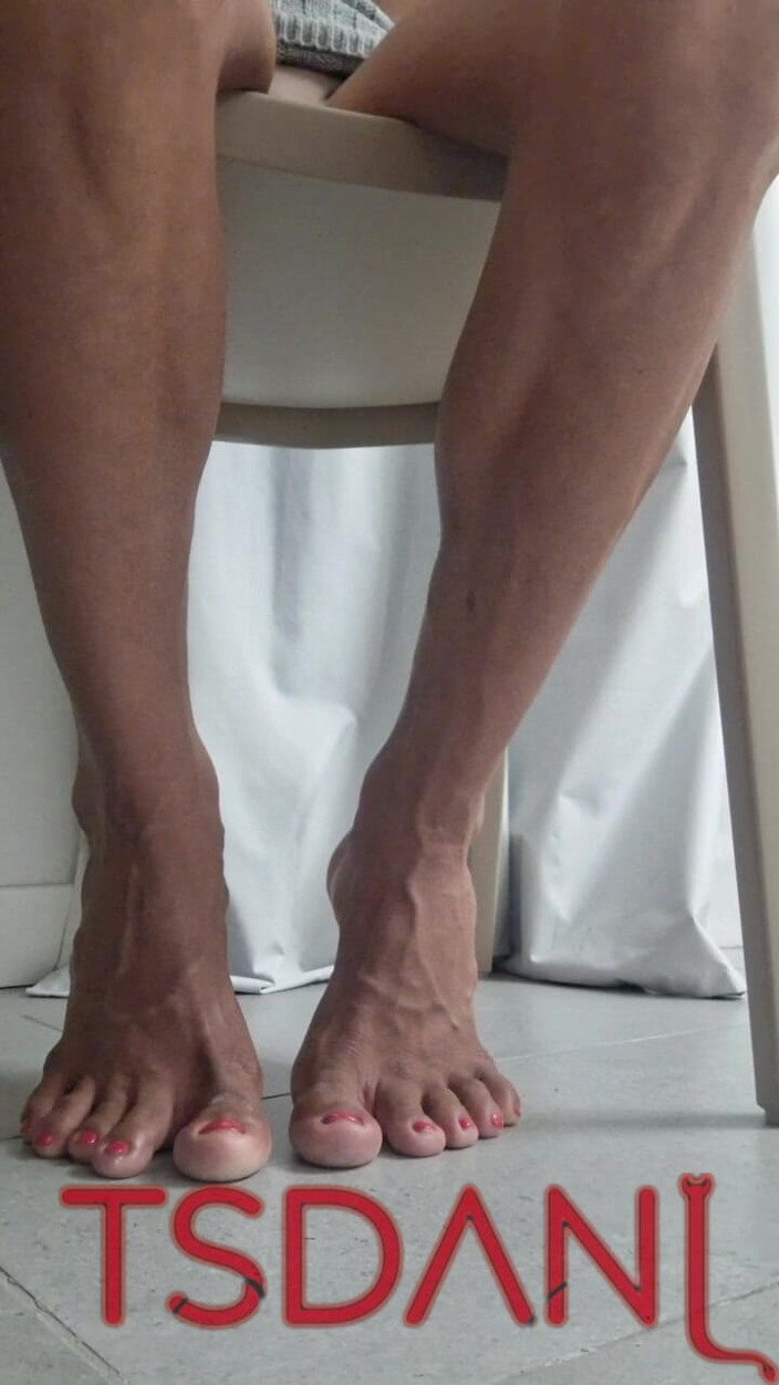 Tsdanisantos1: At Home, Showing My Feet by Voice, I Think About...
