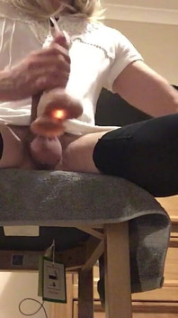 prostate_play - travesti avec un vibromasseur - éjaculation comme lubrifiant - Fleshlight