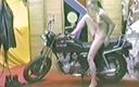 Homegrown Wives: 바이커 창녀가 오토바이를 타고 자위하다