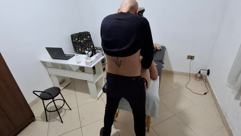 Victor SweetCoupleStories: L'esame anale va fatto molto bene.