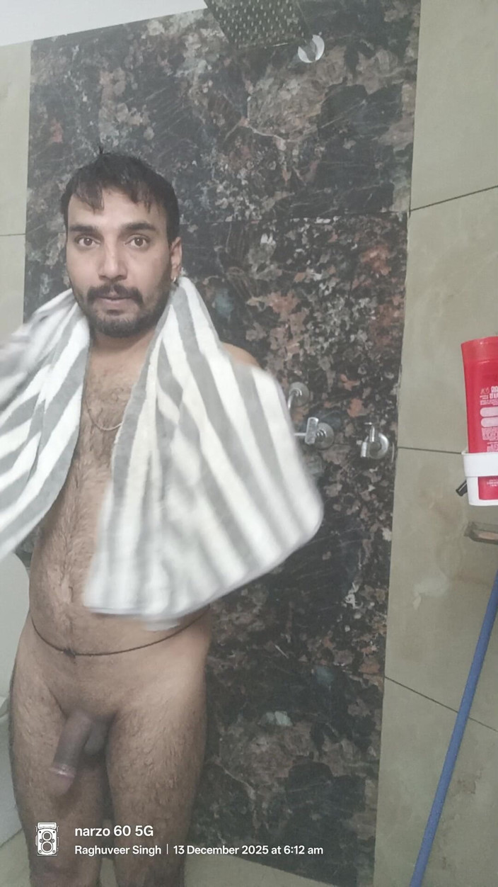 Rajasthani-old-lover: Indický armádní důstojník se sprchuje