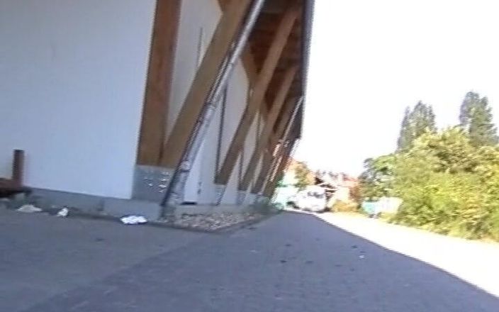 Enjoy German porn: Mooie Duitse pop geneukt op de verschillende openbare plaatsen