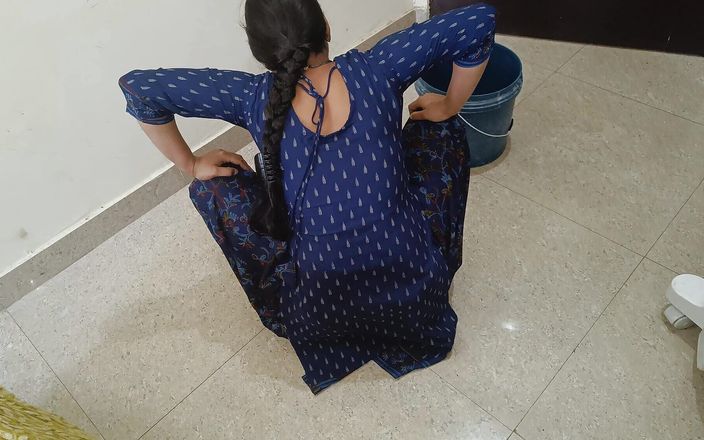 Sakshi Pussy: Ung indisk desi by styvsyster försökte hårt avsugning knulla med...
