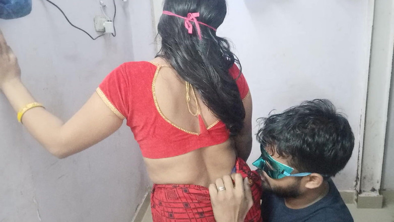 Hindi-Sex: Горячий и романтический секс дези пары - ультрасексуальная индийская бхабхи с массивными сиськами раскрылась!