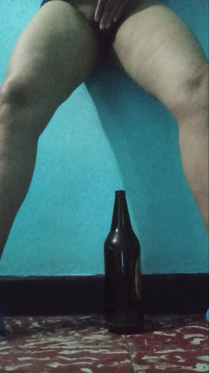 Lobicam: Jag onanerar bra med fingrarna och en flaska får min...