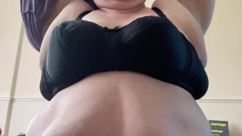 Real homemade BBW BBC porn: Bbwbootyful - Si spoglia e rimbalza stringendo le mie grandi tette