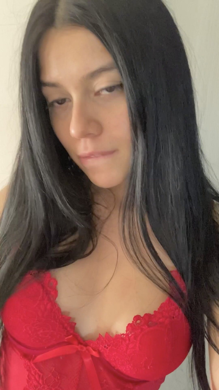 Sweetieluna: कुछ लाल अधोवस्त्र में प्रोत्साहन को झटका देते हैं