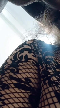 Mere New Stepdad Stepmom Ke Liye Bra Laye Aur Maine Unhe Pehan Ke Dikhaya Aur Fir Meri Gulabi Chut Chudne Ke Liye Machalne Lagi.