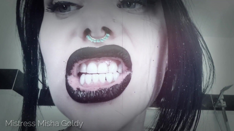 Goddess Misha Goldy: Lihat Awak dalam Tandas