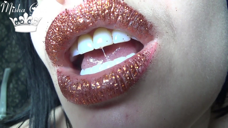 Goddess Misha Goldy: Godaan bibir emas