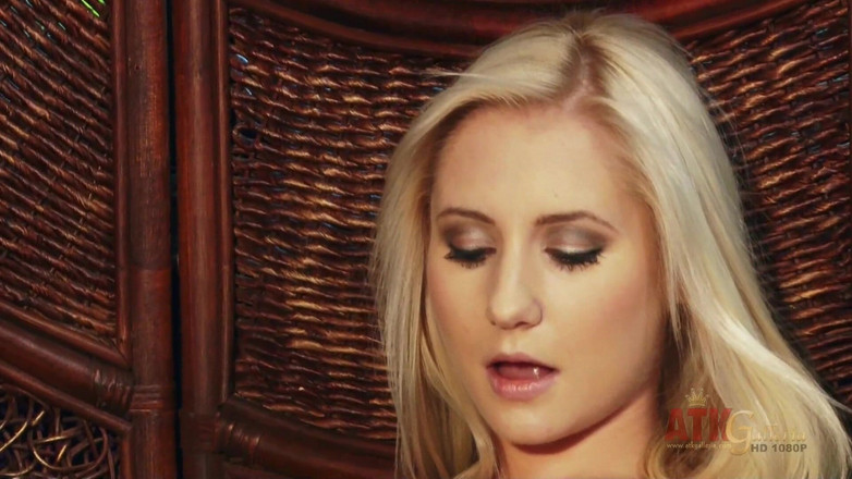 ATKIngdom: Odette Delacroix quyến rũ thủ dâm trong một số chiếc...