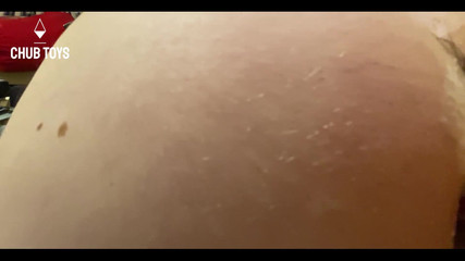 Chub toys: Wielki dildo wsuwa w górę moją grubą dupę