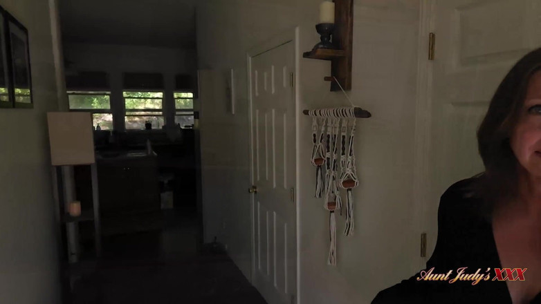 Aunt Judy's XXX: Auntjudysxxx - büyük memeli olgun amatör autumn teslimat yapan adamla ev...