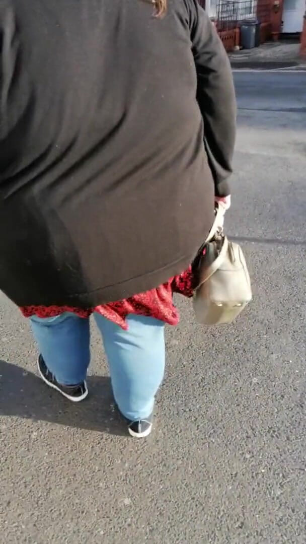 SSBBWLadyBrads: I know you like to see me walk