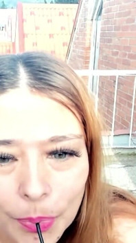 Połykanie Zabawki O Długości Ponad 1 Metra Na Tarasie Mojego Domu Podwójna Kamera