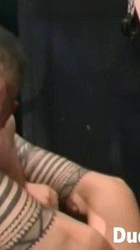 Chudáci gay sexuální vězni mají pořádný gangbang