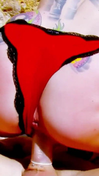 Teen milky vezme cizince z parkoviště s análem na pláži a zaplatí mu