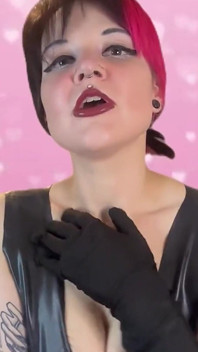 Slečna Ruby Odhalena a Zotročená: Pád Sissyho