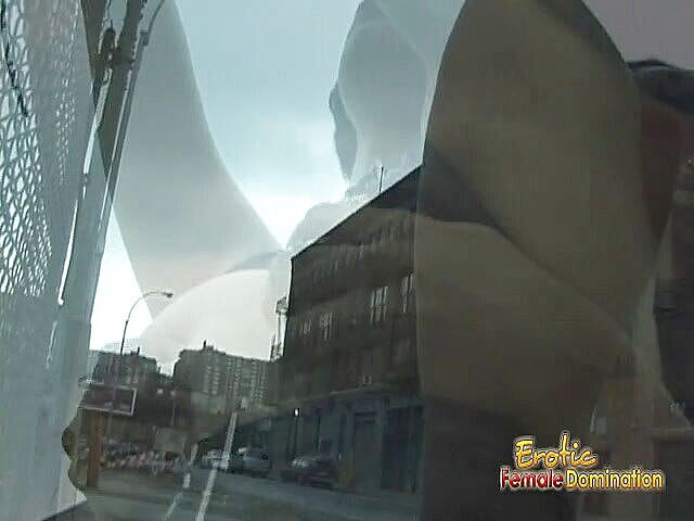 Lez Mates: Pelirroja dominadora azotes nena atada