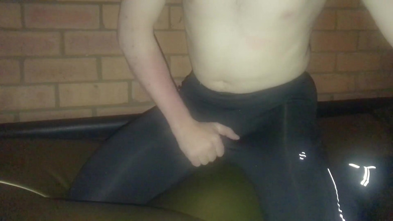 Aussie bi boy: Rõ ràng fleshlight wank trong skinz trên waterbed 29-12-2019