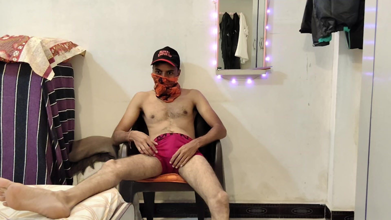 UltraHotBoy69: Lenjerie roz și masturbare