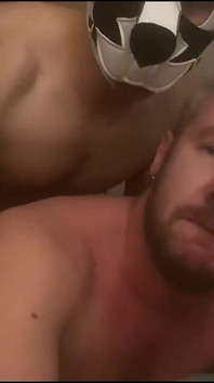 Echtes heimvideo: süßer junger twink kommt tief in den arsch eines emotionalen russischen typen