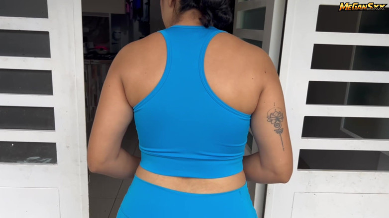 MadJouleXxx: Tetanggaku melihat bungaku.
