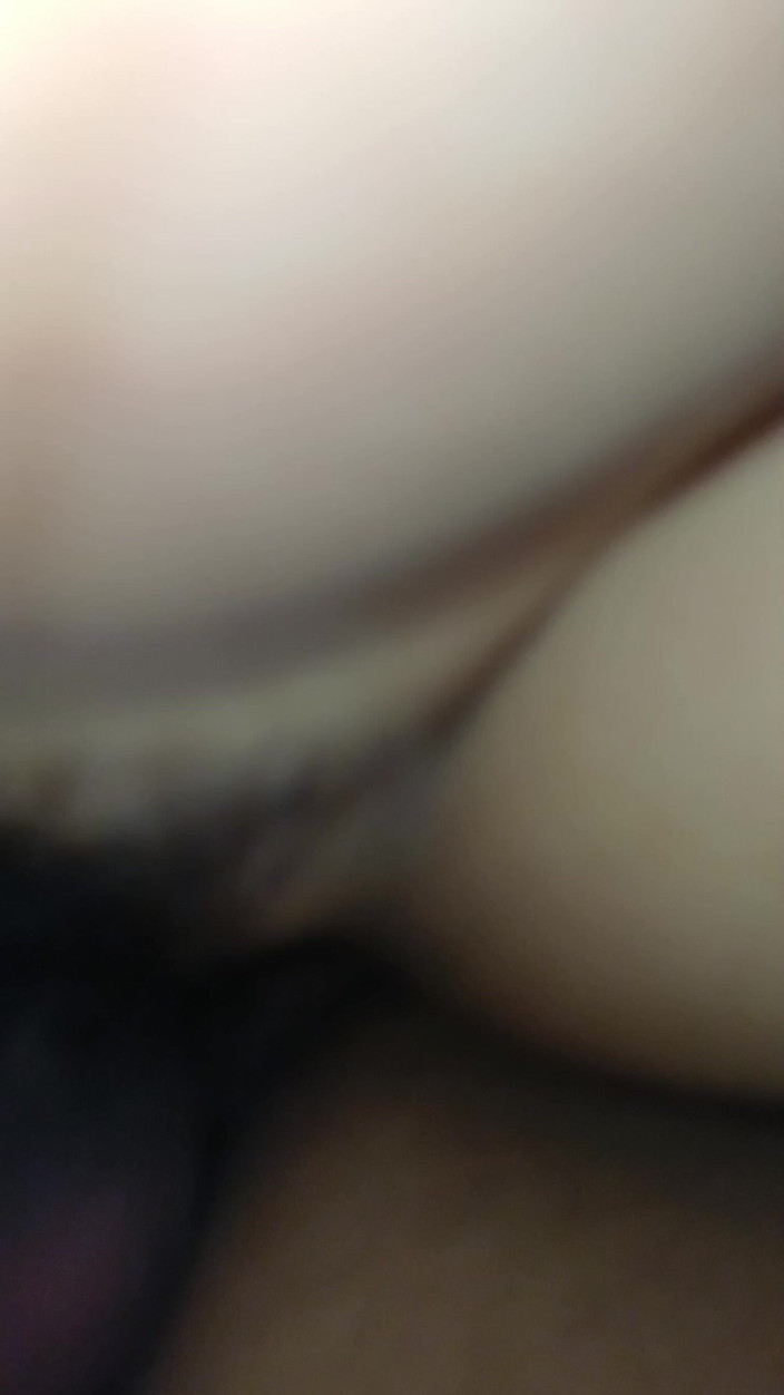 Theresia Nirvana: La mia ragazza si diverte davvero a giocare a letto