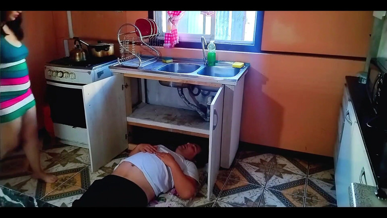 BBW Kelly Mom: Một người phụ nữ hứng tình quyến rũ thợ sửa ống...