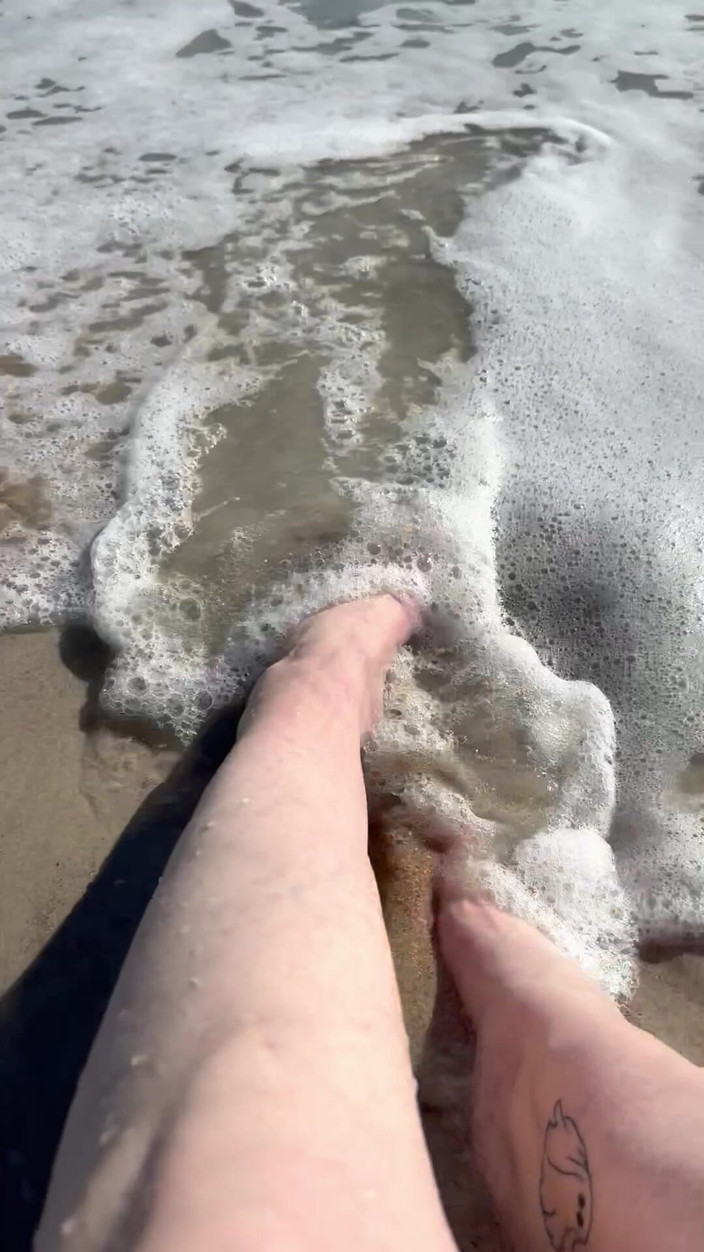 Peppermint Giantess: 크기 16 피트 및 다리에 충돌 파도