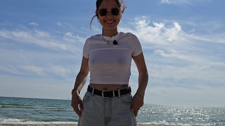 Labestiaylabella: Stiefschwester hat sex am strand!