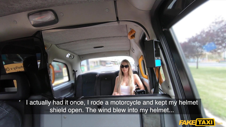 Fake Taxi: Teksi palsu - blonde bertetek besar Florane Russell Suka Menelan Pancutan...