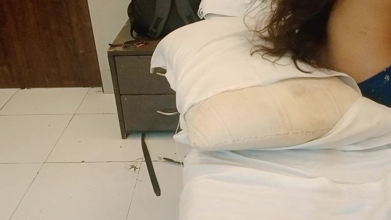 NikiRathod: 남친과 새로운 스타일로 펠라하기