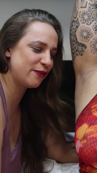 Venus Líže a voní podpaží Sashy
