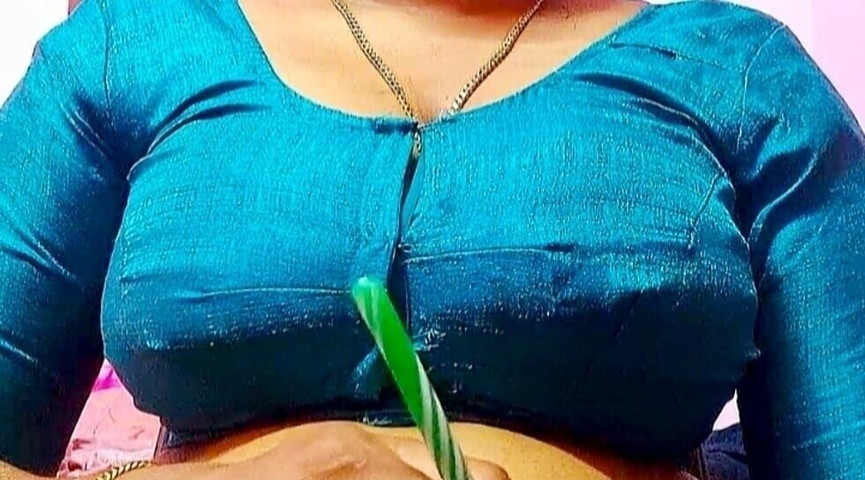 Stepsister and Stepbrother Had Fun Alone in Bedroom (Desi Mohini)