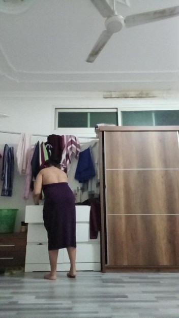 Xxxslf: Si Dia Sedang Cchanging Dress