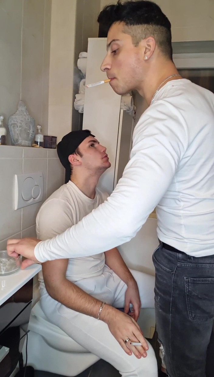 boyzxy212: Gejowa zabawa w łazience: część 1 - spust w ustach mojego chłopca