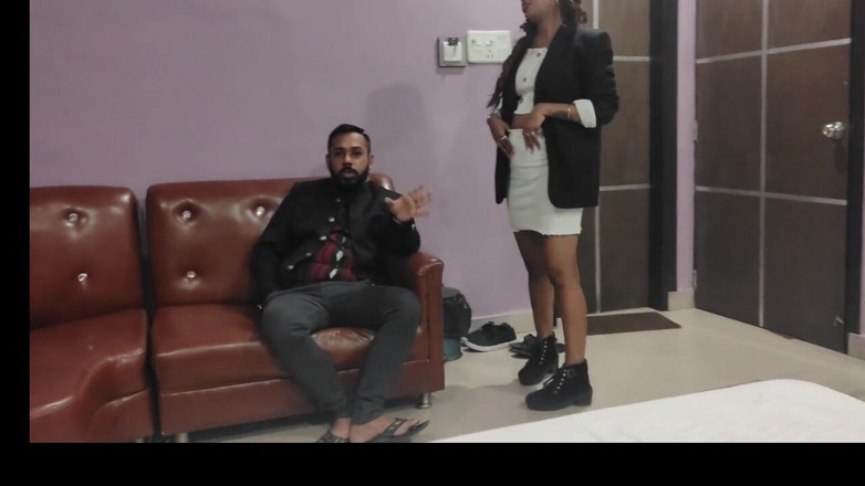 Anjalisingh_sexy: Un uomo d'affari è venuto per incontrare la sua ragazza e...