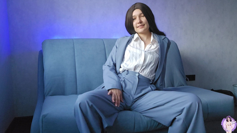 Sweet Ophelia: Secretara, care vine acasă de la serviciu, își arată corpul și se...