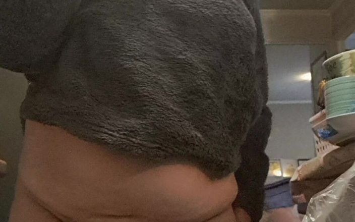 Mommy big hairy pussy: Ibu tiri nggak pakai celana dalam di dapur