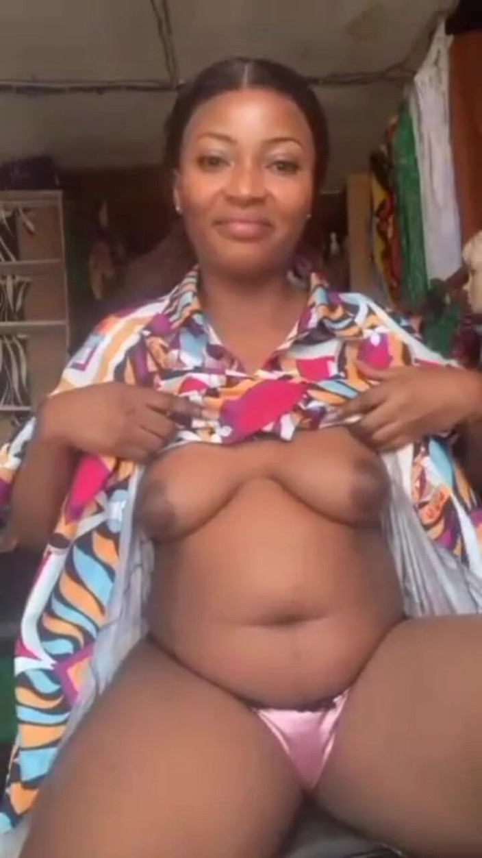 Me and my new slut: उत्तेजित मम्मी अपनी दुकान के अंदर हस्तमैथुन कर रही है, सार्वजनिक मास्टरबेशन चीनी मम्मी