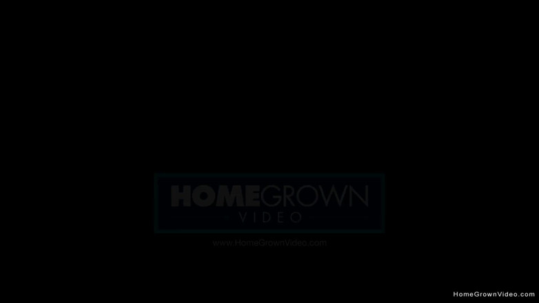 Homegrown Big Tits: Vollbusige ehefrau bekommt zu ihrem geburtstag einen Überraschungs-gangbang