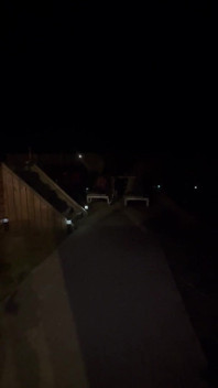 Mitternacht necken am pool
