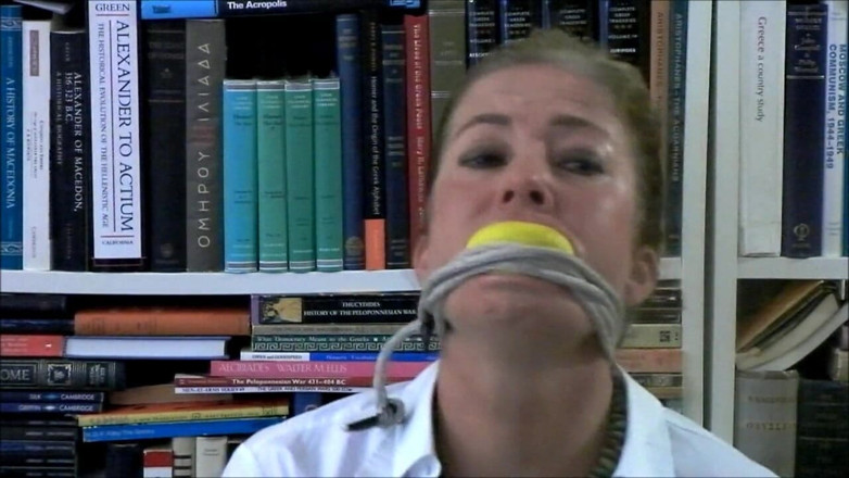 Selfgags classic: De instructievideo van een milf-leraar: hoe je iemand moet kokhalzen!