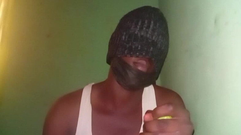 Badman4606: 그녀의 보지를 따먹는 흑인 브라이슨