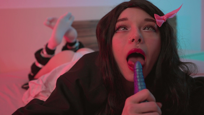 Karneli Bandi: Дивіться, як я треную свої дуже мокрі дірки для вас