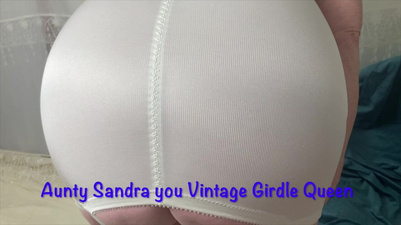 Aunty Sandra vintage girdle queen: Tatie Sandra s’habille pour vous tous