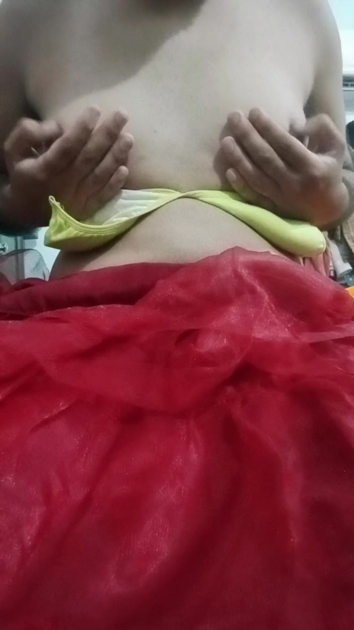 Gaurisissy: インドのゲイクロスドレッサー、ガウリシシーの本物の自家製セックス、赤いレヘンガを着ています